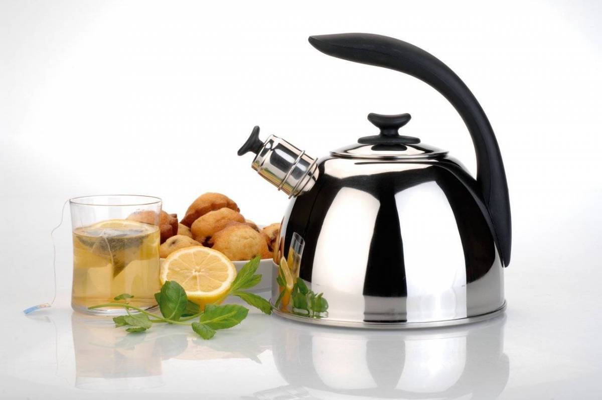 Наливать воду из чайника. Mayer & boch заварочный чайник 20140 1 л. Электрочайник brayer br1005ye. Чайник zhujie kettle заварочный. 2 л.
